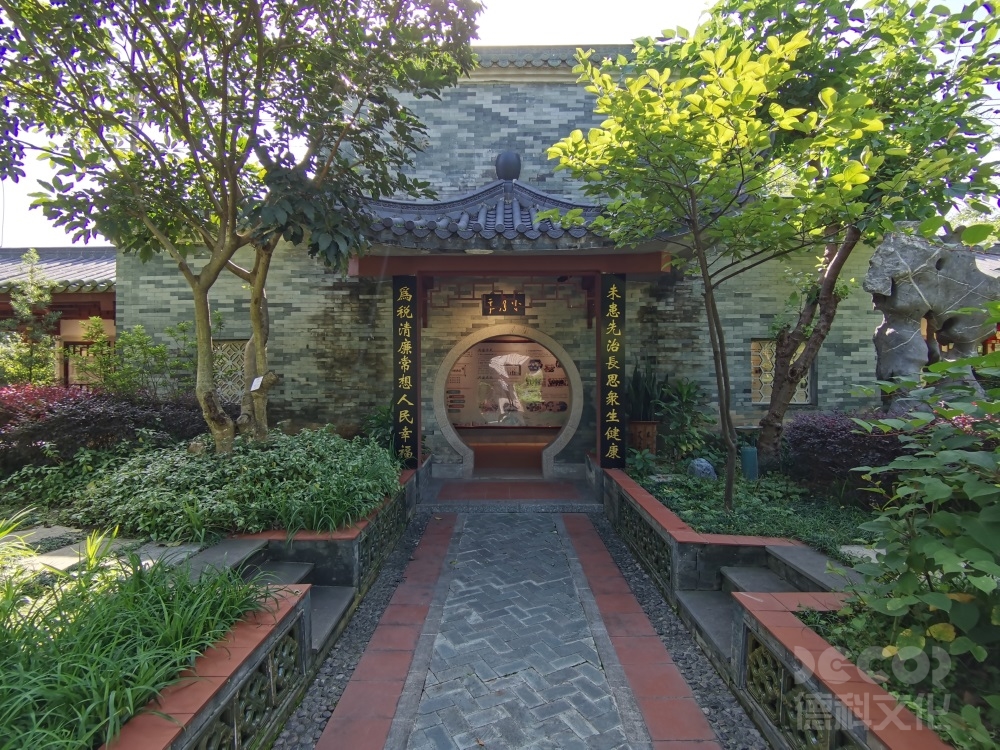 自然歷史展覽館設(shè)計(jì)中如何展示人類活動(dòng)對(duì)自然的影響？